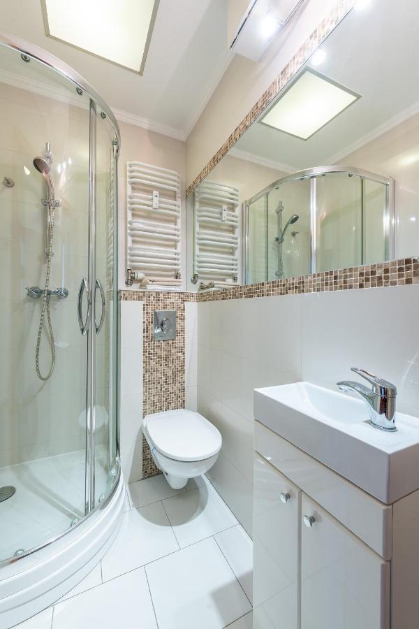 Bukowinska 12 Prywatne Mieszkanie 80M2 Z Dwiema Sypialniami I Balkonem 2X Bezplatne Miejsca Parkingowe Samodzielne Zameldowanie! Private Garage! Self Check-In System! Βαρσοβία Εξωτερικό φωτογραφία